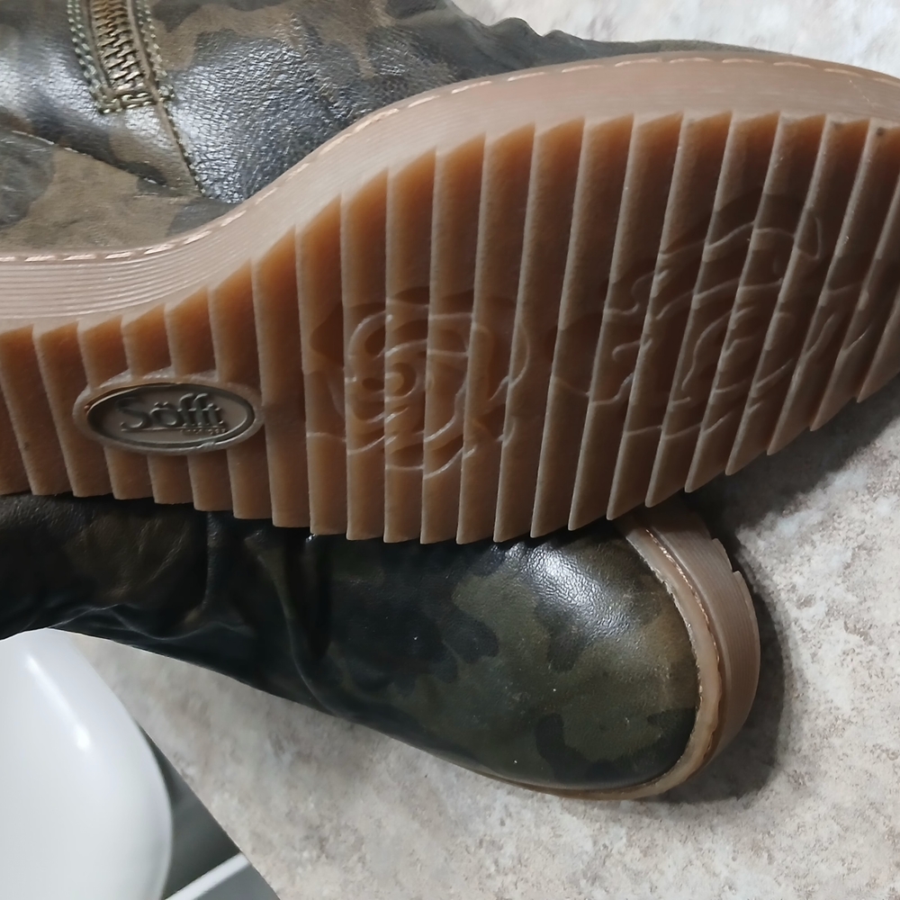 SOFFT Brand Women's Camouflage Leather Ankle Boots SIZE 7.5 Versatile